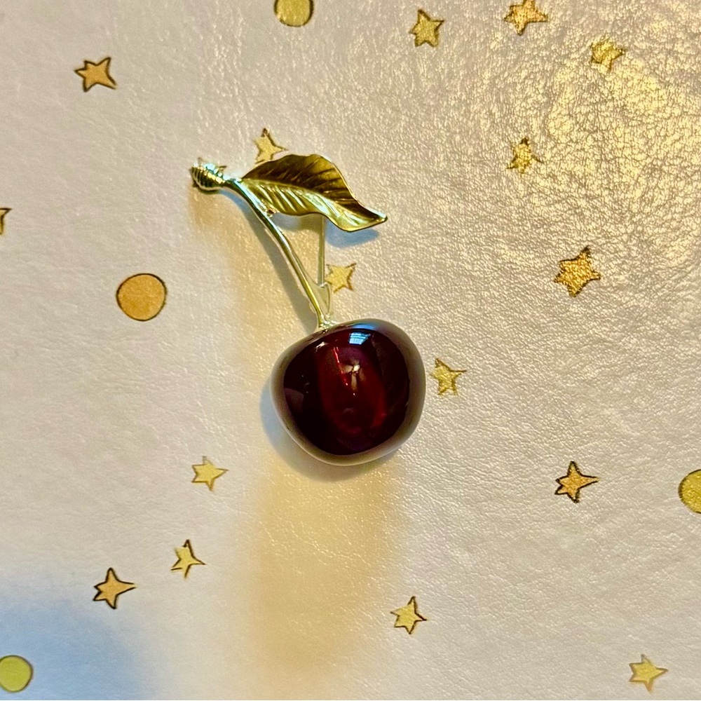 Single Cherry Brooch, Gold-tone